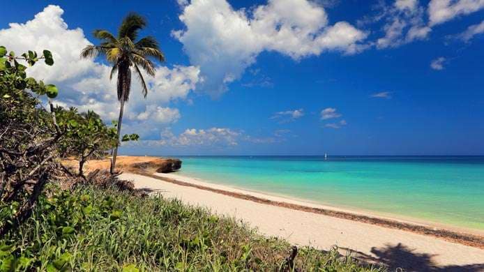 Las 13 playas de arena blanca más bonitas del mundo | Costa Cruceros